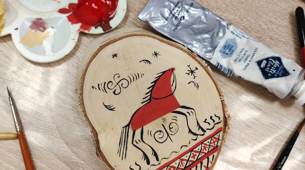 Арт-занятие по выставке "Символ света. Красный конь в мезенской культуре"